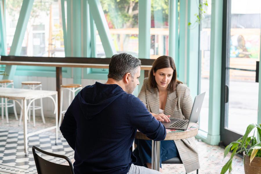 Das klassische Vertriebsgespräch im Außendienst wird im B2B-Handel immer weniger wichtig (LinkedIn)