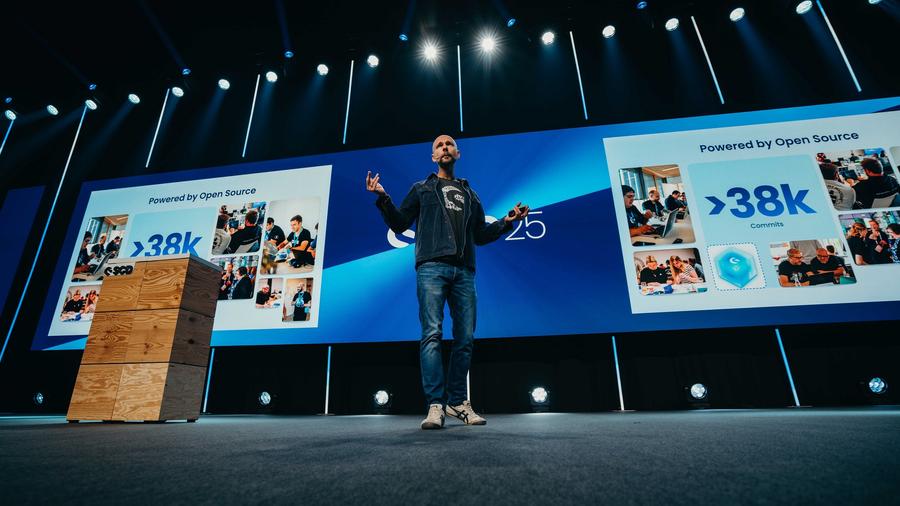 Shopware Co-CEO Sebastian Hamann bei seiner Keynote auf dem Community Day 2025 (Bild: Shopware)