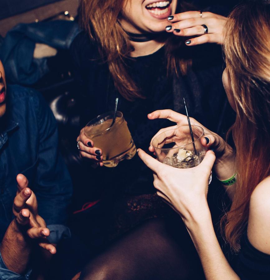 Die richtige Kommunikation für den Content-Cocktail (Bild: Unsplash/ Michael Discenza)