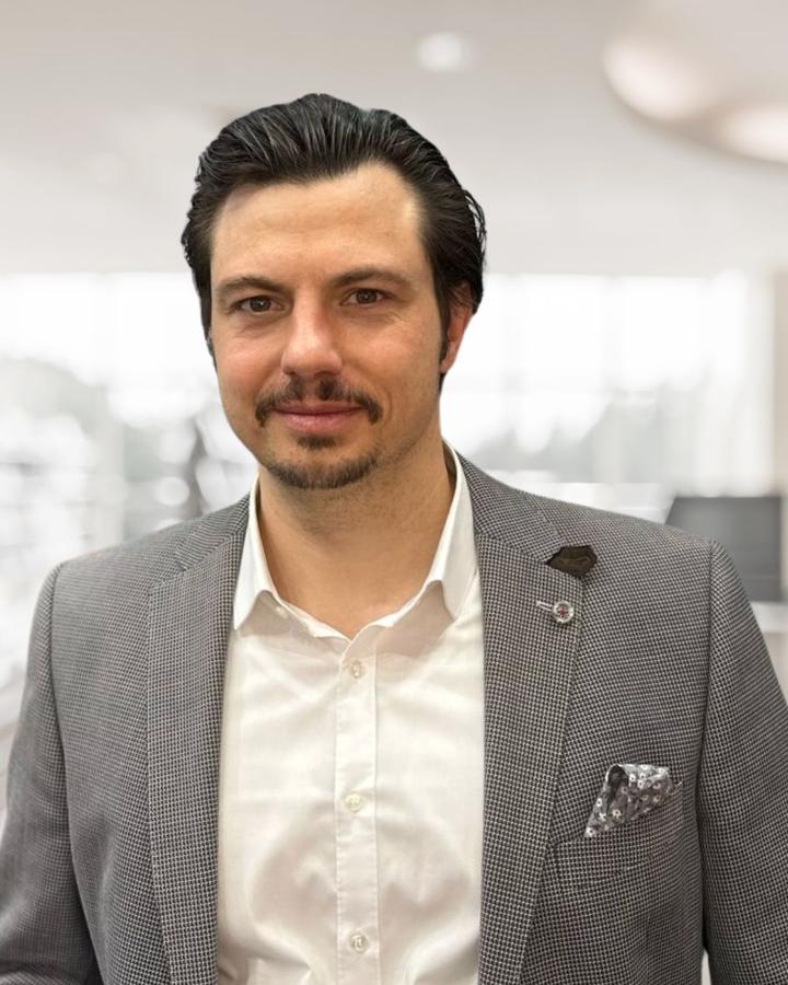  (Martin Bena)