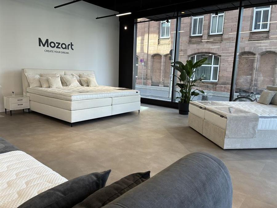 Showroom von Mozart Bett in Berlin: Der Ausstellungsraum soll Umsatz ankurbeln und Retouren reduzieren. Das Sortiment berücksichtigt die lokalen Kaufvorlieben. (Bild: Mozart Bett)