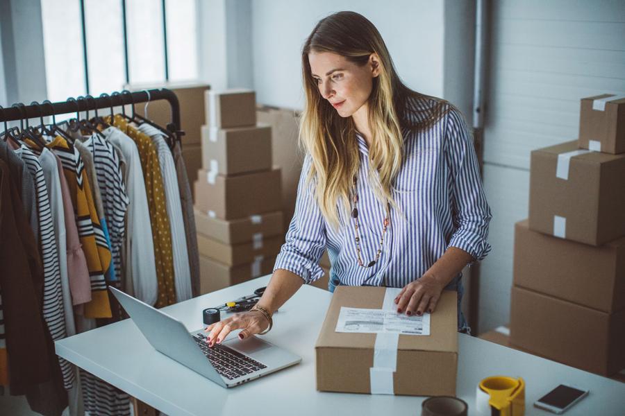 Online-Händler können sich dem schwachen Markt zum Trotz über steigende Umsätze freuen - aber nicht alle profitieren gleichermaßen. (Bild: Deutsche Post/DHL)