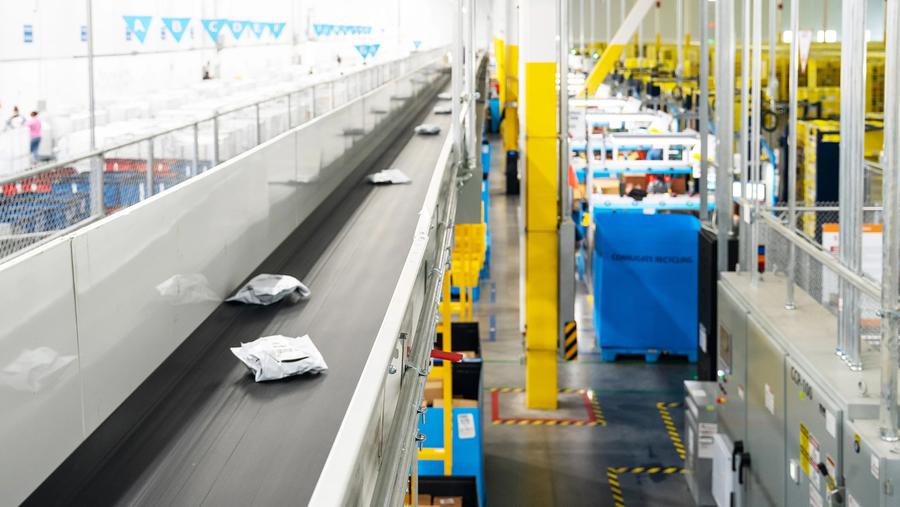 Ein Amazon-Same-Day-Verteilzentrum (Bild: Amazon)