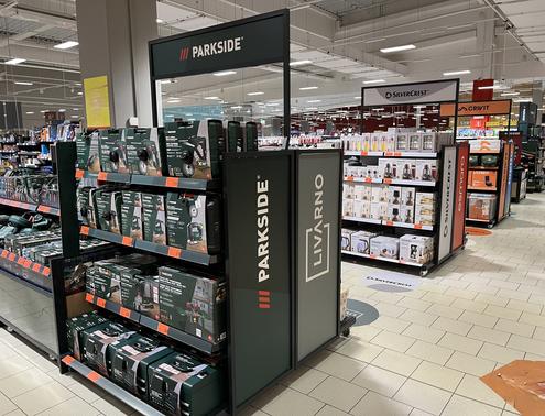 In den Kaufland-Filialen werden die Non-Food Produkte jetzt auf speziellen Aufbauten aufmerksamkeitsstark präsentiert. (Bild: Kaufland)