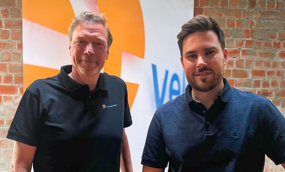 Michael Schaberg bergibt die Fhrung der E-Velopement GmbH an Julius Hansen (Bild: E-Velopement)
