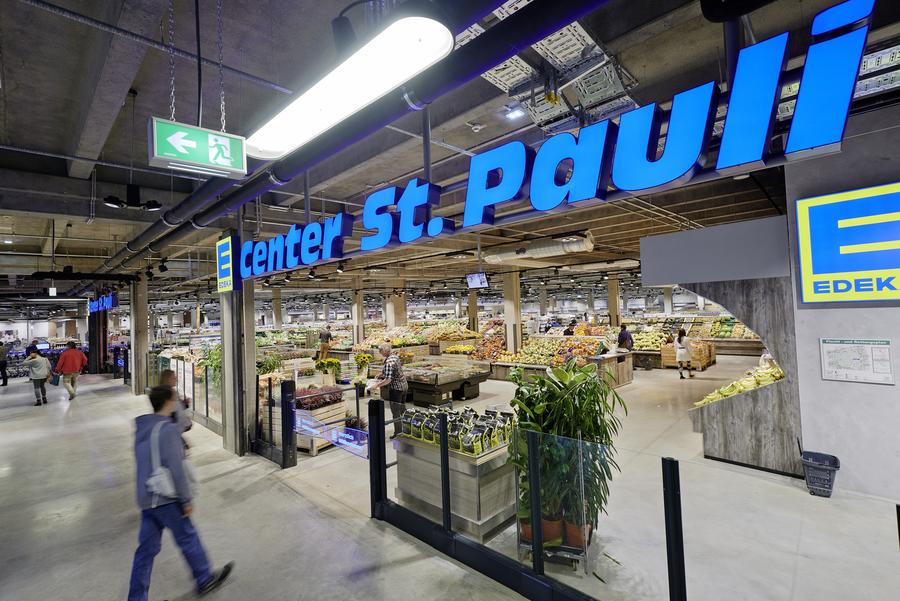 Unterhaltung gibt es nicht nur auf St. Pauli: Edeka bietet allen registrierten Nutzern einen Rabatt auf RTL+ (Bild: Edeka)