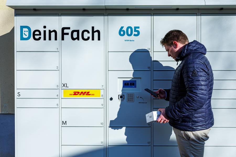 Der erste DeineFach-Paketautomat steht in einem Vonovia-Quartier ( Berlin-Mitte) und verfügt über 48 Paketfächer. (Bild: DeinFach)