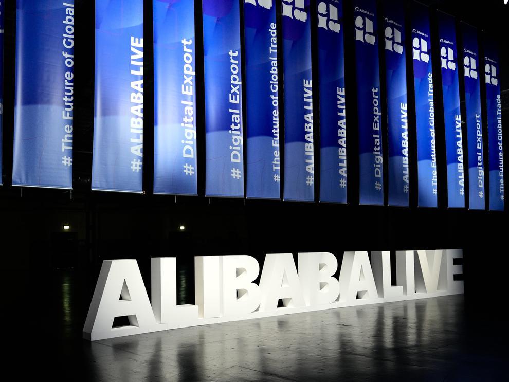 Beim Flagship-Event &#34;Alibaba Live: Innovation Summit&#34; in Berlin kündigte Alibaba sein Billigangebot an (Bild: Alibaba)