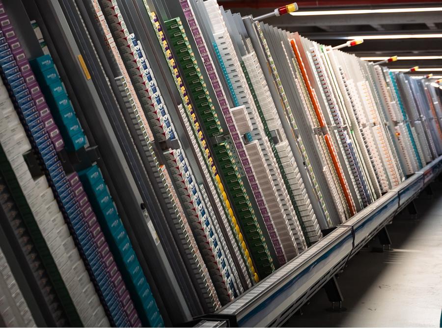 Hochautomatisiertes Medikamente-Lager (Symbolbild): Hohe Investitionen in die technische Infrastruktur haben zur Schieflage beigetragen. (Bild: Sanicare.de)