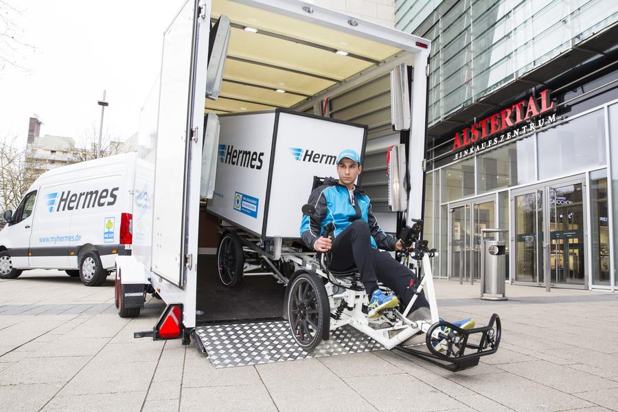Hauptsache pünktlich: Online-Händler werden von KundInnen schnell abgestraft (Bild: Hermes)