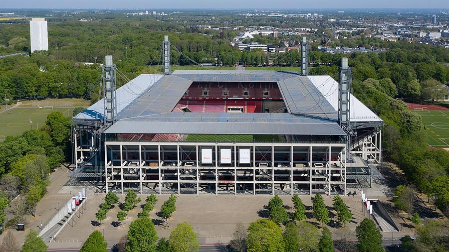 Der ECommerce Day findet im Kölner Rheinenergie Stadion statt. (Bild: © Raimond Spekking / CC BY-SA 4.0 (via Wikimedia Commons))