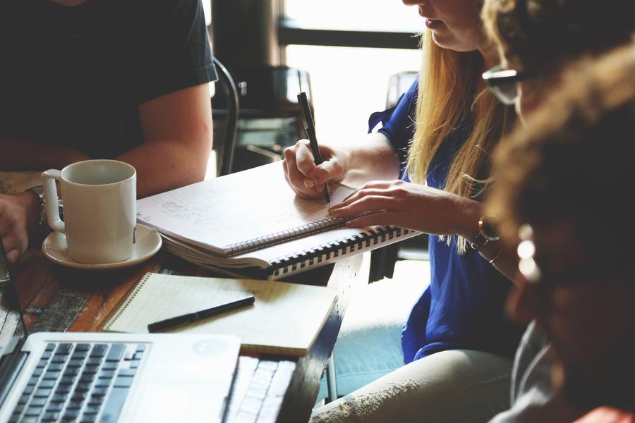 Hausaufgaben gemacht: Modehaus SiNN kann wieder durchstarten (Bild: Startup Stock Photos/Stocksnap.io)