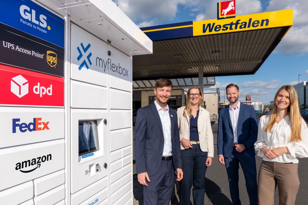 Fritz Friedrich Hilgers, Strategic Account Manager myflexbox, Christin Liesenjohann, Head of Convenience Retail &#38; Services Westfalen, Florian Hensel, Head of Strategic Accounts myflexbox und Franziska Leugers, Category Advisor Convenience, Retail &#38; Services Westfalen (v.l.n.r.) (Bild: myflexbox)