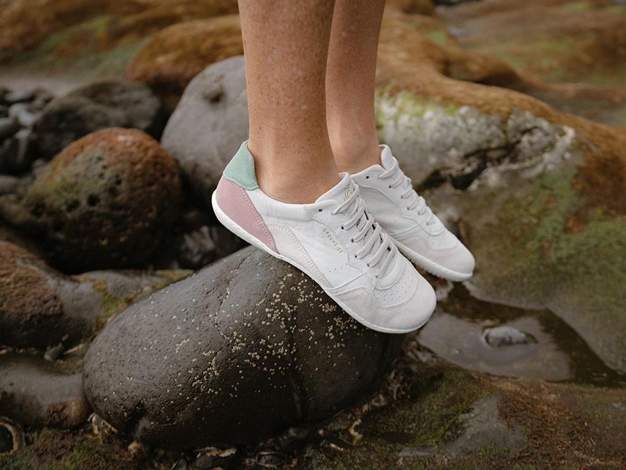 Laufen jetzt für Weltbild: Die Barfußschuhe Groundies (Bild: Groundies)