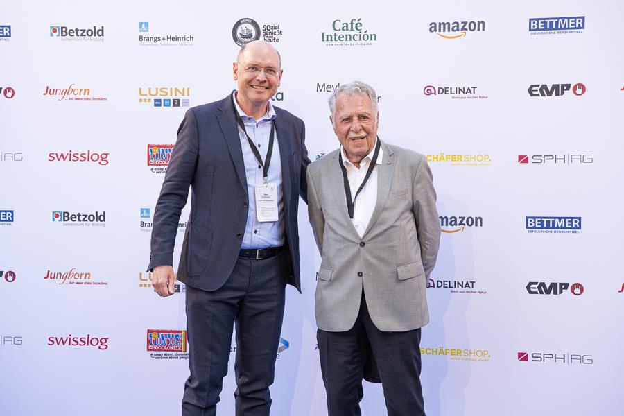 Gero Furchheim mit Klaus Wirth (r.), ehem. BEVH-Präsident und Gründer von Atelier Goldner Schnitt. (Bild: BEVH)