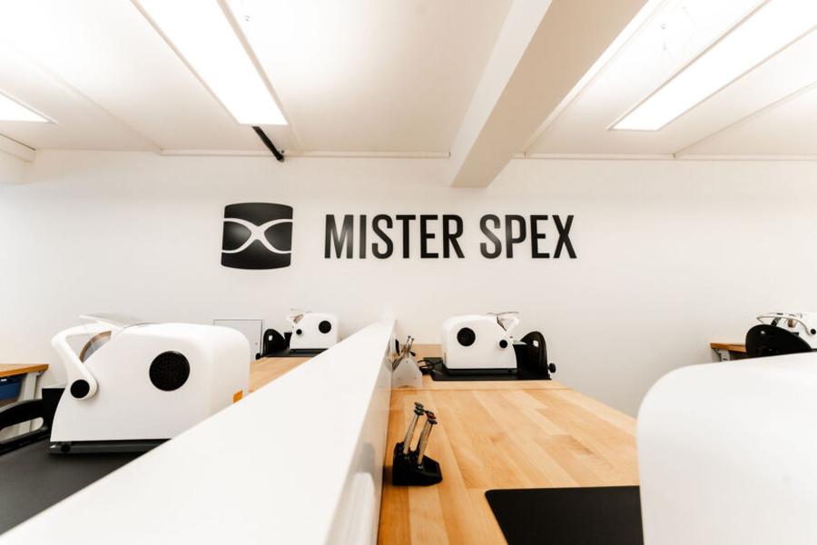 Regelmäßige Gesundheitschecks sollen insbesondere die Zielgruppe 40+ ansprechen. (Bild: Mr.Spex)