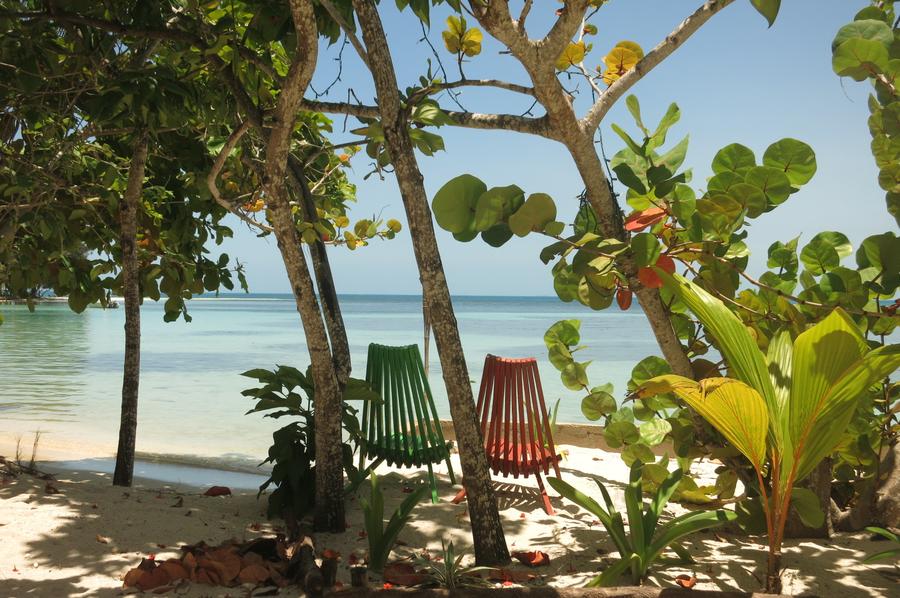 Strand in der Karibik (Bild: Verena Gründel/HighText Verlag)
