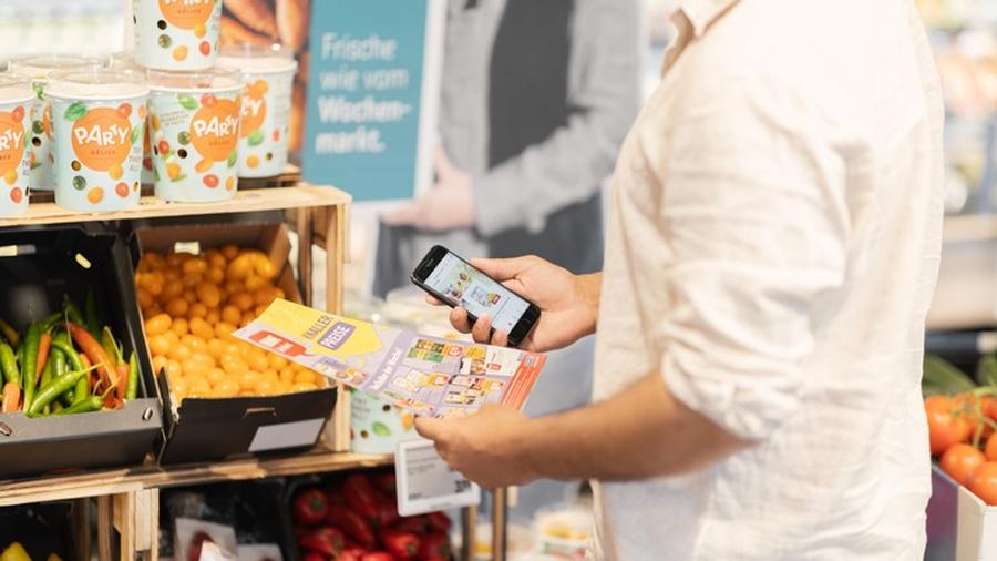 Die meisten Coupons spielen Hersteller und Händler online aus (Rewe)