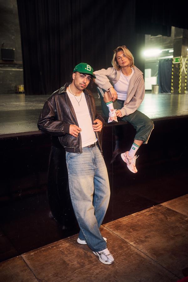 DEICHMANN &#38; Nike stellen die individuellen Lebenswelten der Gen-Z abseits von Schubladen-Denken in den Mittelpunkt und präsentieren zwei neue Nike-Modelle mit BRKN &#38; Laura Wittek. (Bild: DEICHMANN/Jonas Kaltenkirchen)