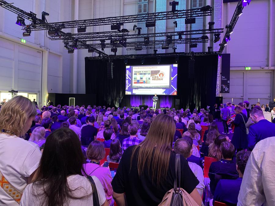 Die Dialog Stage von ONEtoONE und DDV auf der OMR 2022 (Johannes Jagusch)