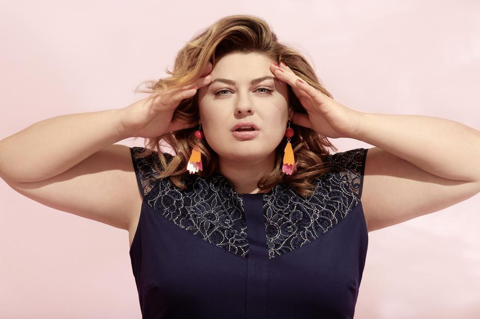 Die junge Sngerin Alina, bekannt als die deutsche Adele, ist das neue Gesicht des Plus-Size-Spezialisten Sheego. (Bild: Sheego)